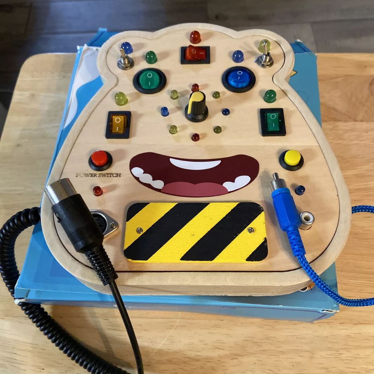 Tableau Montessori - BusyBoardCircuit™ - Visage - Bbcadeaux